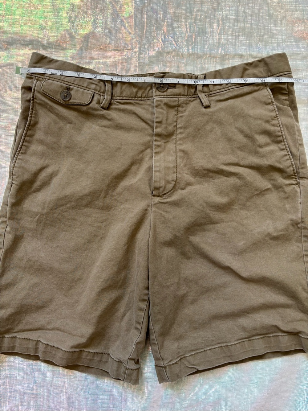 Banana Republic Men's Flat-Front Shorts in Khaki - Picture 5 of 8